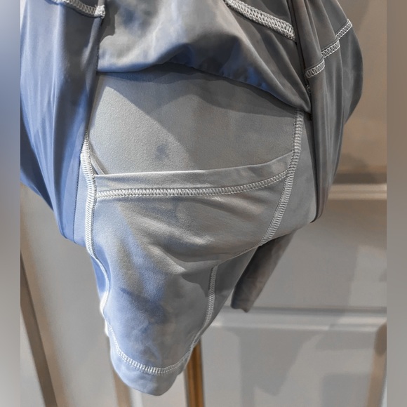 NWOT Lululemon custom tie dye shorts. Blue tie dye Size 4. New. Shorts only. - Picture 6 of 8